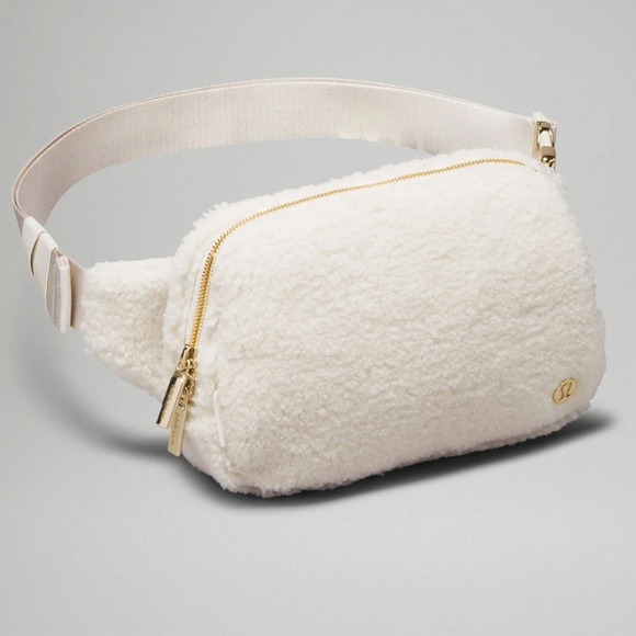 Everywhere Belt Bag Large 2L *Fleece - Picture 3 of 4